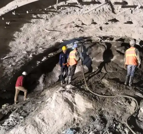 船营拱顶带模注浆料的施工流程及注意事项